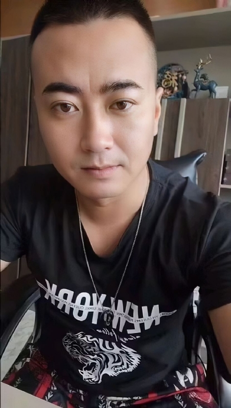 Luck耀的第一张照片--香港蓝颜知己交友网